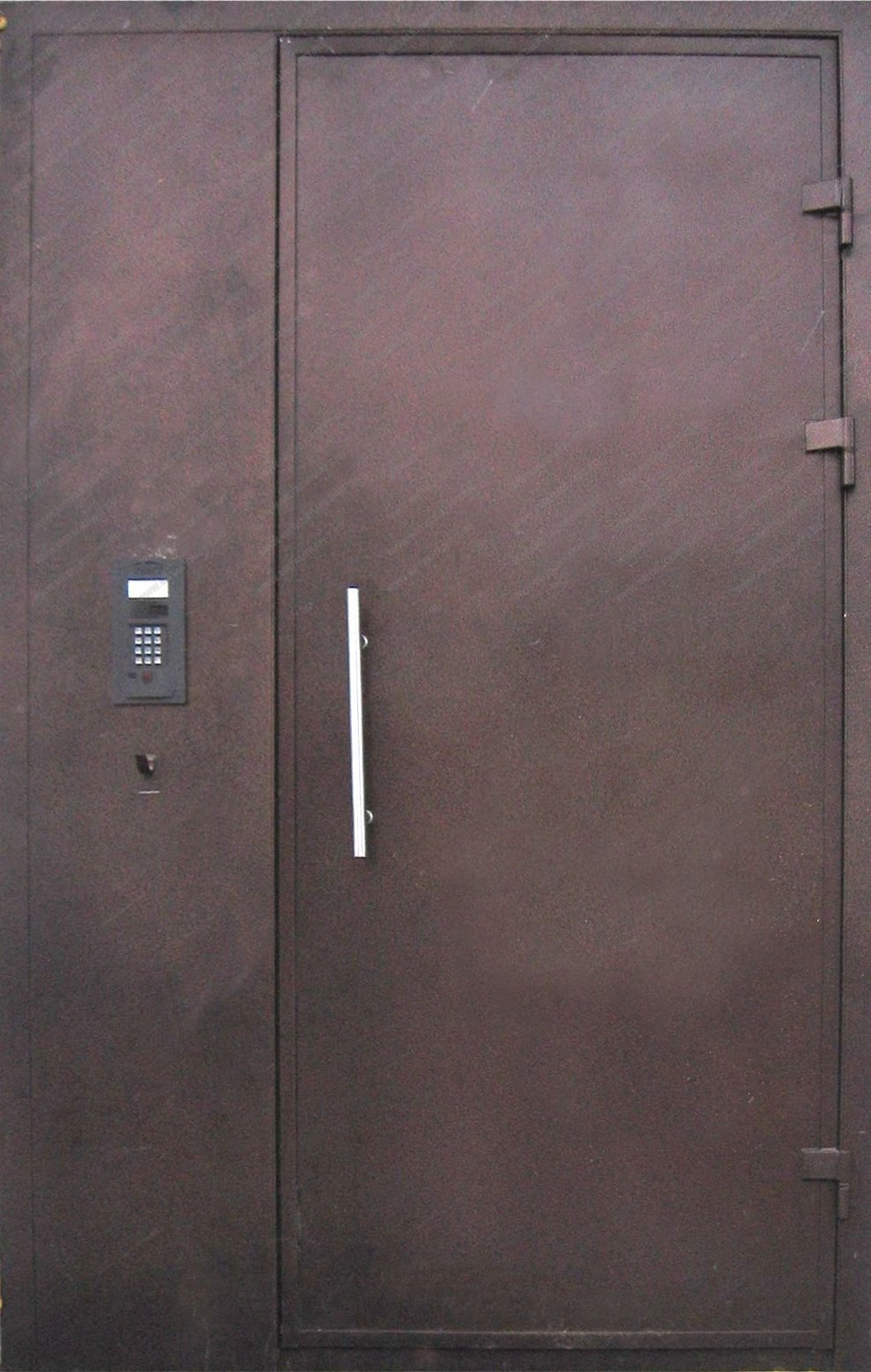 двери металлические с полкой