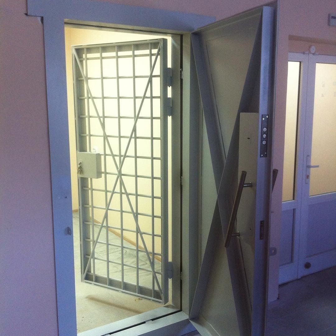 Дверной блок КХО 900x2100мм в комплекте с решетчатой дверью