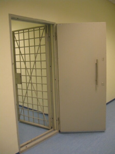 Сертифицированная дверь для комнаты хранения наркотических веществ (КХН)